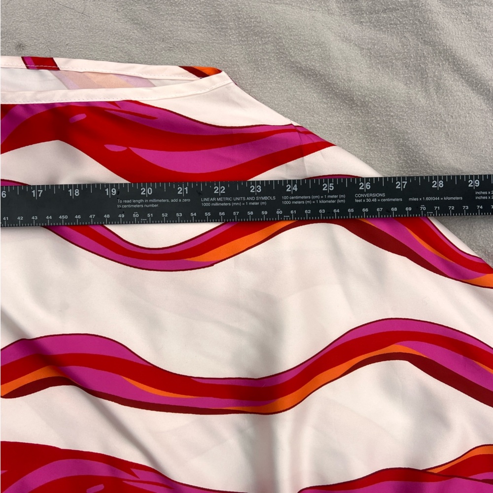 Colorful Wavy Patterned Top - Picture 5 of 6